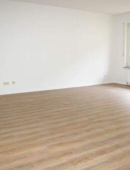 RENOVIERT! Helle 2 Zimmer Wohnung mit EBK und Balkon in Nürnberg/Nibelungen - Nürnberg