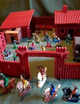 Altes Fort mit vielen Figuren und umfangreichem Zubehör - Niederfischbach
