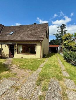 Doppelhaushälfte mit Anbau, Garage und Nebengebäude auf großzügigem Grundstück // Kiel-Kronsburg - Kiel