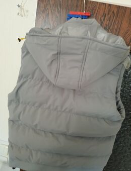 Neue sehr schöne Ärmellose Damen oder Herren Jacke Größe XL - Kraiburg (Inn)
