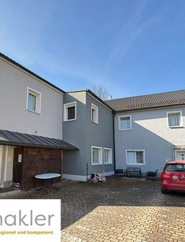 Harmonisches Leben in Röslau - lassen Sie sich von diesem Angebot verzaubern. 2-Familienhaus mit 6 Garagen - Röslau
