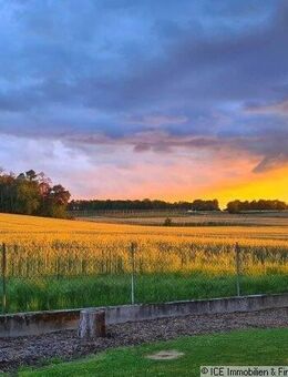 Den Morgenespresso genießen auf Ihren überdachten Balkon mit Blick auf Felder und Wiesen - Reichertshofen