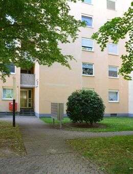 Renovierungsbedürftige, freie 3-Zi-Whg mit Balkon, provisionsfrei - Stein (Bayern)
