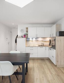 Moderne Etagenwohnung in exzellenter Lage mit offener Küche, Aufzug und bodentiefer Dusche - Elchesheim-Illingen