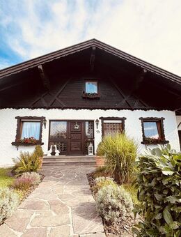 *** Schwarzwald-Stil in der Eifel *** Landleben *** Bungalow-Einfamilienhaus *** Ferienhaus*** sehr gepflegt *** Nahe A60 *** RUHE * NATUR - Niederöfflingen