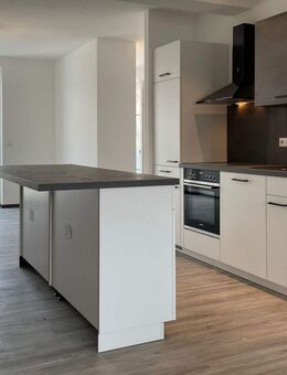 Exklusive 3,5 Zimmer-Wohnung, mit EBK, Balkonen, zentral in Offenbach, ab 01.12.2025 verfügbar - Offenbach (Main)