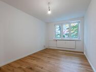 Sonnendurchflutete 2-Zimmer-Wohnung im grünen Neukölln. Bezugsfrei. - Berlin