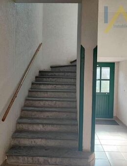 Schönes Mehrfamilienhaus mit 3 Wohneinheiten - Oelsnitz