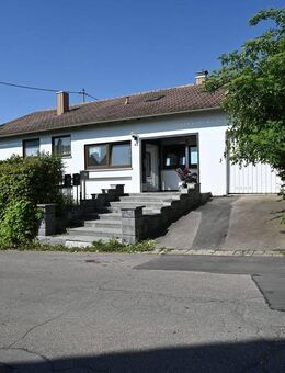 Charmantes Haus mit Geschichte sucht Zukunft, 819m² Grund warten auf neues Leben - Bernstadt