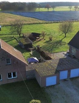 Landleben! Ensemble aus zwei Wohnhäusern, drei Garagen sowie einer großflächigen Pferdeweide! - Schermbeck