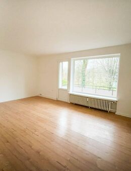 Attraktive Kapitalanlage: Modernisierte 4-Zimmer-Wohnung mit Balkon im 1. OG - Neumünster
