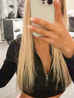 Sofia kleiner Blonder Engel will endlich heisse Abenteuer mit Dir?