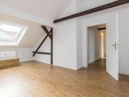 Dachgeschoss in Stötteritz: Frisch renovierte 2-Zimmer-Altbauwohnung - Leipzig