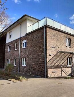 2-Zimmer-Wohnung (Staffelgeschoss) mit Dachterrasse und Pkw-Stellplatz in Uetersen - Uetersen