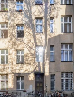 Mit Gartenanteil: charmante 3-Zimmer Wohnung im beliebten Reuterkiez zum perspektivischen Eigennutz! - Berlin