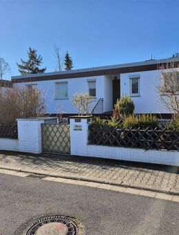 Reihen-Bungalow aus den 1970-ern mit Garage, toller Zuschnitt - Weisenheim (Berg)