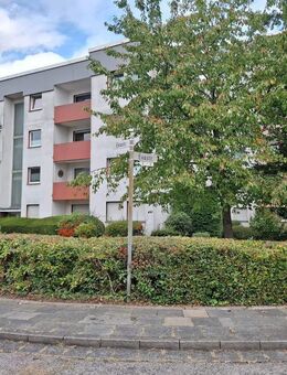 Ruhige Lage Ensen: 3 - Zimmerwohnung mit Süd-West-Loggia und Tiefgaragenstellplatz! - Köln