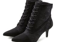 LASCANA Schnürstiefelette in sexy Spitzen Optik, Stiefel