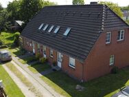 ruhig gelegenes solides Wohnhaus mit 3 Wohnungen und Doppelgarage - Almdorf