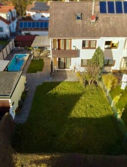 Doppelhaushälfte mit großzügigem Raumangebot und schönem Außenbereich - Edling