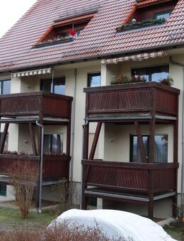 2-Zimmer-Wohnung in Höhenlage mit sonnigem Balkon mit Aussicht und guter Ausstattung zu vermieten! - Mylau Zentrum
