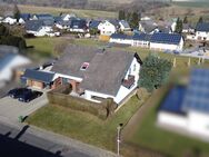 großzügiges 2 Parteienhaus mit 2 Garagen und 4 Außenstellplätzen - Heinzenbach