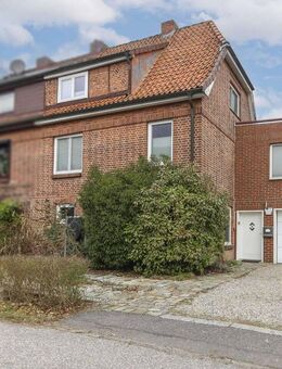 Gepflegtes 5-Zi.-Zuhause mit Garten, ausbaufähigem Gästehaus und Garage - Hamburg