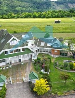 Beindruckendes und großzügiges Landhaus mit zweitem Wohnhaus in Feldrandlage von Battenberg-Dodenau! - Battenberg (Eder)