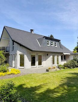 ==Charmantes Einfamilienhaus mit Doppelgarage in Augustdorf== - Augustdorf