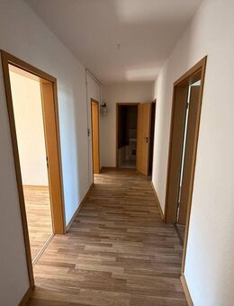 Zentrumsnah - großzüge, helle 3- Raum DG Wohnung - Plauen