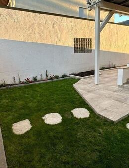 Hochwertige (Teil)-möblierte Erdgeschosswohnung mit Garten, Keller und Parkplatz - March