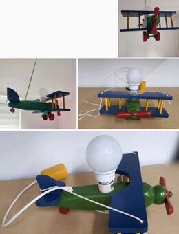 Neuwertige Flugzeug Deckenlampe Pendelleuchte Holz bunt 31x29x75 cm Kind Kleinkind Baby Kinderzimmer - Schladen-Werla