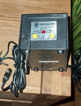 Universal Netzgerät Stabilisiert 6/9/12 Volt / 1000 mA - Glashütten (Hessen)