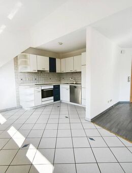 Sonnige Dachgeschoss-Wohnung mit Tiefgaragenplatz - Loßburg