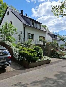 Freistehendes Einfamilienhaus mit 2 Wohneinheiten und Garten in Haan-Ost - Haan