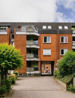 Dachgeschosswohnung mit Südbalkon, Tiefgaragenstellplatz in zentraler und ruhiger Lage von Bergedorf - Hamburg