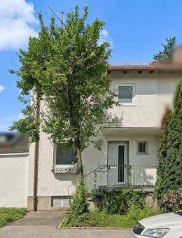 Gemütliches, sanierungsbedürftiges Reiheneckhaus mit West-Garten und Ausbaupotenzial in Moosach - München