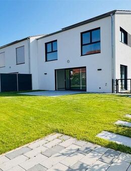 Luxuriöse Doppelhaushälfte: Platz & Raum auf 160m² Wohnfläche, modernste Energietechnik, Einbauküche, Garten-Terrasse, 2 Stellplätze - Allersberg