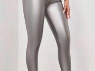 Enge Leggins mit breitem elastischen Bund in PU Leder / Silbergrau / Größen S-XL / NEU - Marl (Nordrhein-Westfalen)