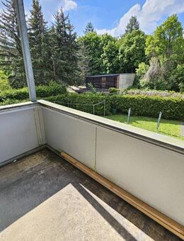 Tolle 3-Zimmer Wohnung komplett renoviert mit außergewöhnlichem Badezimmer und Balkon - Chemnitz
