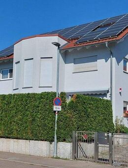 Freistehendes Einfamilienhaus mit Wellnessbereich, Einliegerwohnung und Doppelgarage in Kornwestheim - Kornwestheim