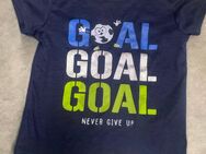 T-Shirt "Goal" mit Ball - Dunkelblau - Größe 104 - Top Zustand - München Berg am Laim