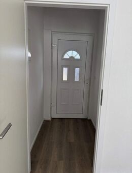 3,5 Zimmer Küche Bad Wohnung Obergeschoss neu renoviert 100Qm - Osthofen