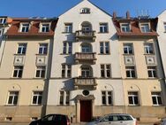 Wird noch komplett renoviert: 3-Zimmer-Wohnung im Hochparterre, mit neuem Laminatboden & kl. Balkon - Dresden