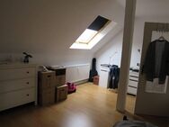Helle Dachgeschosswohnung mit Einbauküche in Rüttenscheid / Südviertel - Essen