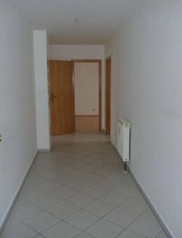 Sanierte Dachgeschoß-Whg., Bad mit Wanne u. Fe., Laminatboden - Halle (Saale)