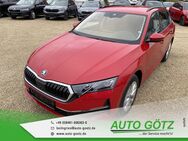 Skoda Octavia, Combi Selection Vorb VZE Digi elektr Heckkl vo hi LichtAssist SpurAssist Connect Sunset 4xEFH Ladeboden beheiz Frontscheibe Armlehne Metallic, Jahr 2022 - Beilngries