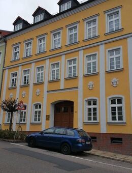 Schöne, helle 2-Zimmer Dachgeschosswohnung in zentraler Lage mit Stellplatz - Hohenstein-Ernstthal