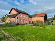 Charmantes Bauernhaus mit Nebengebäuden und schönem Garten. - Bettingen