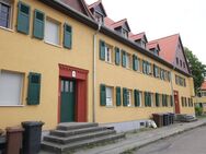 Frisch renovierte 2 Zimmerwohnung mit Badewanne und Dusche- Stellplatz möglich - Bitterfeld-Wolfen